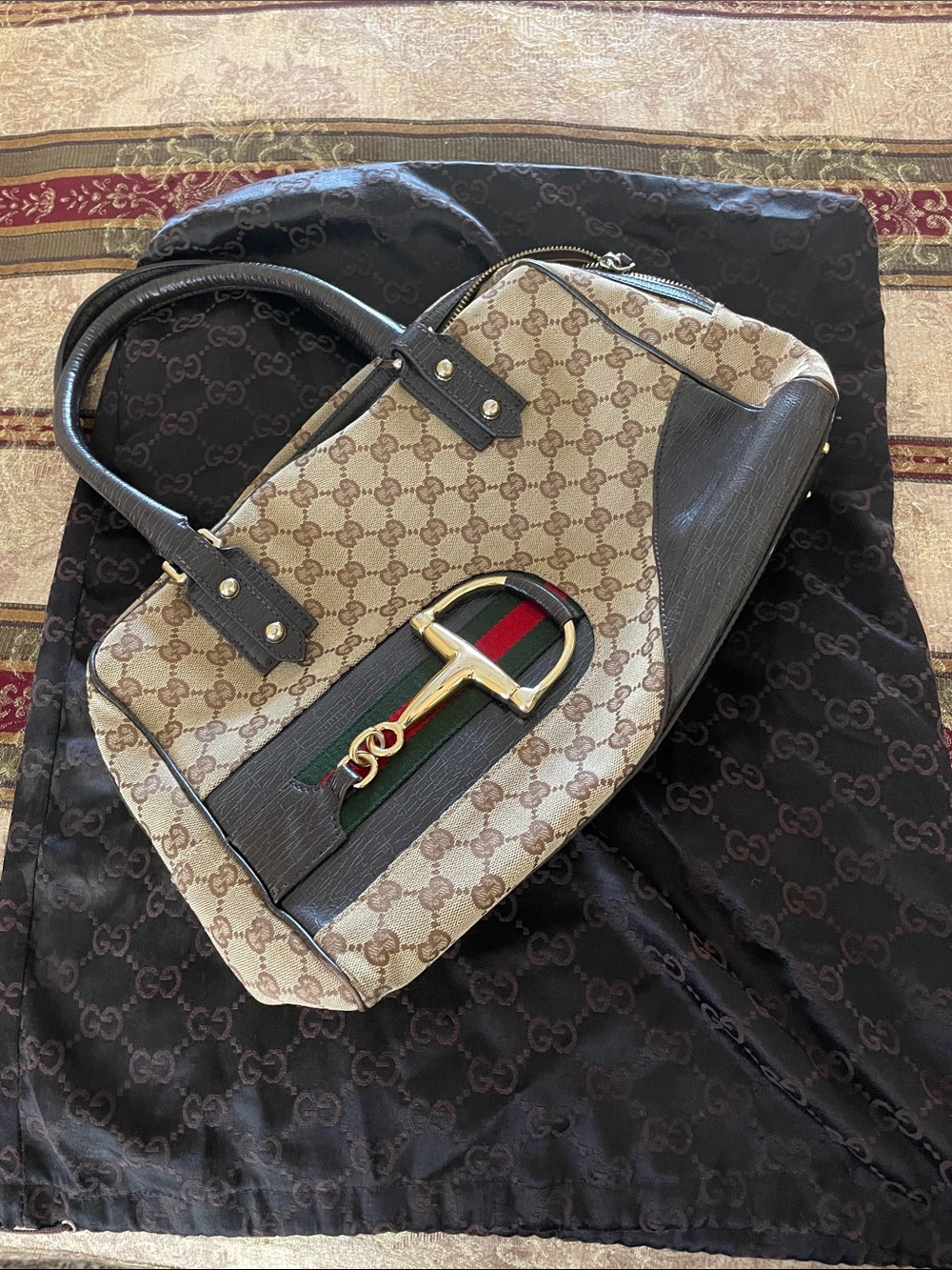 Vintage Well Loved Gucci Bag - Picture 11 of 11
